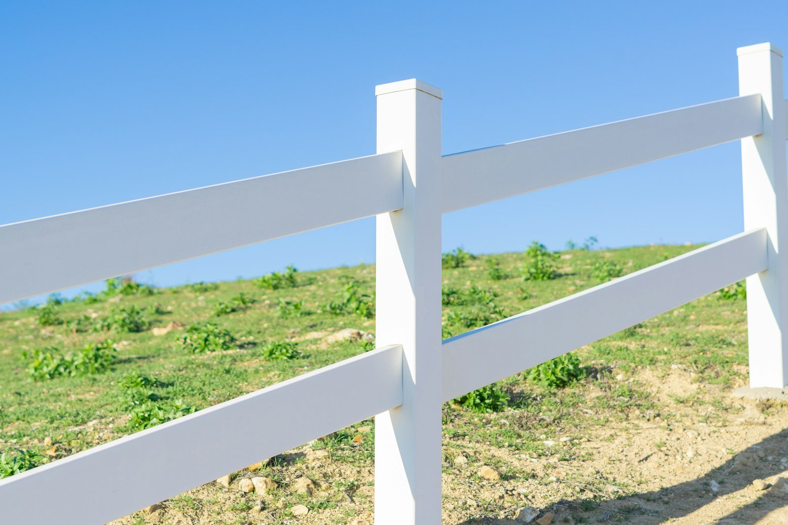 White vinyl privacy fence by KP Landscaping in Buffalo NY